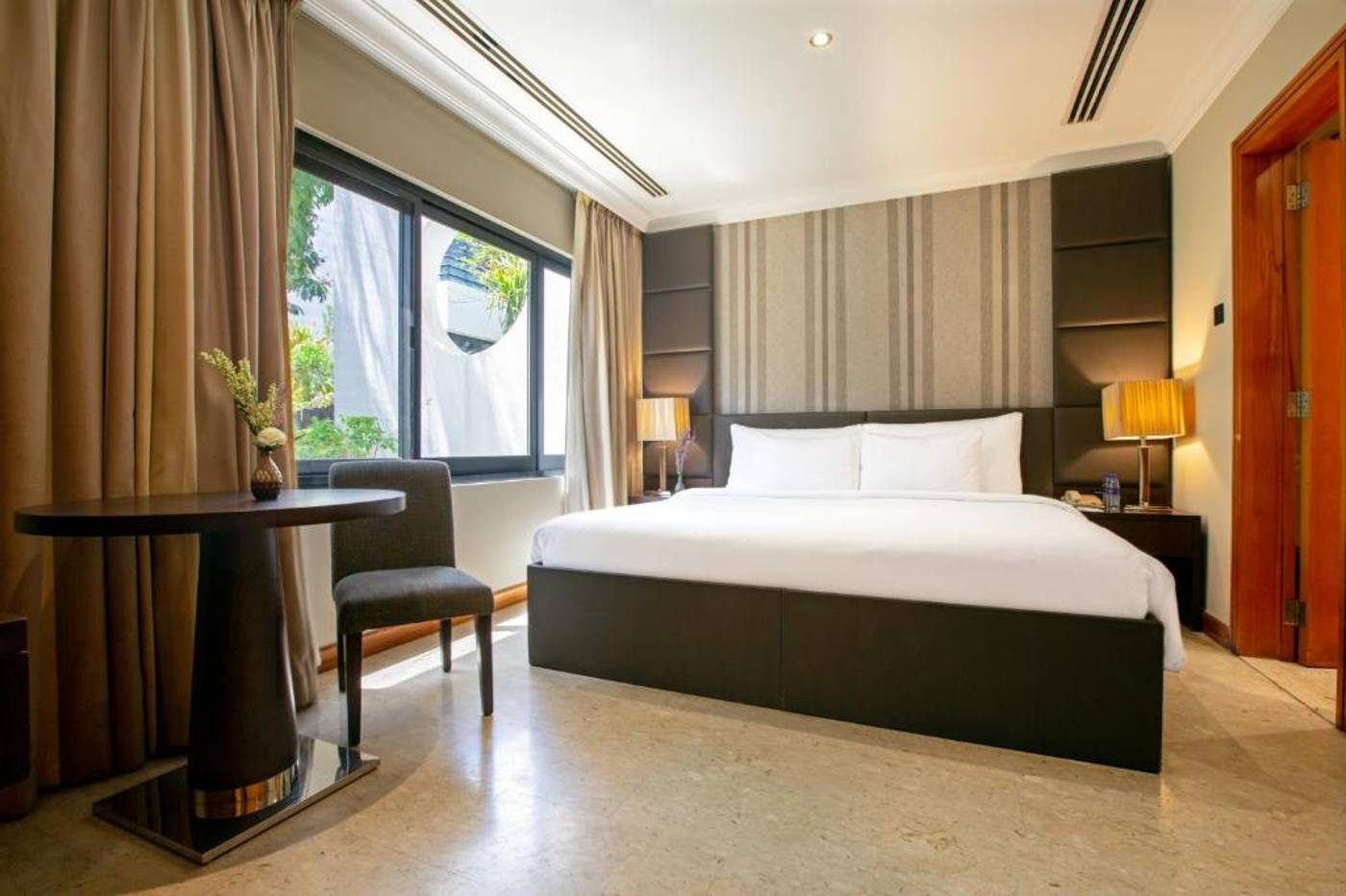 Dubai-Marine-Beach-Resort-and-Spa-Room-31