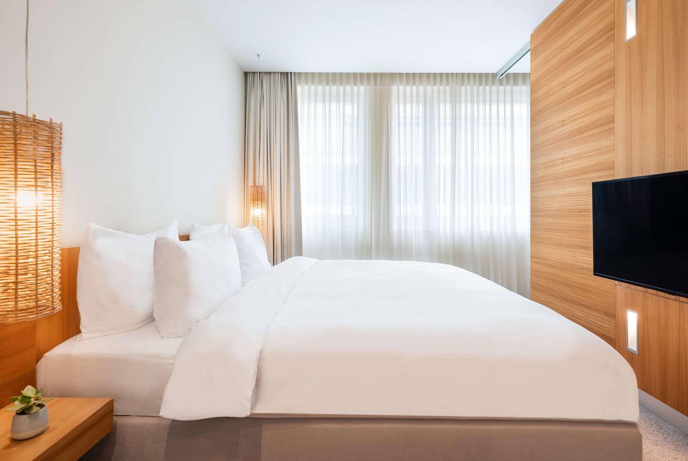 Lindner-Hotel-Berlin-Ku-damm--part-of-JdV-by-Hyatt-Room-36