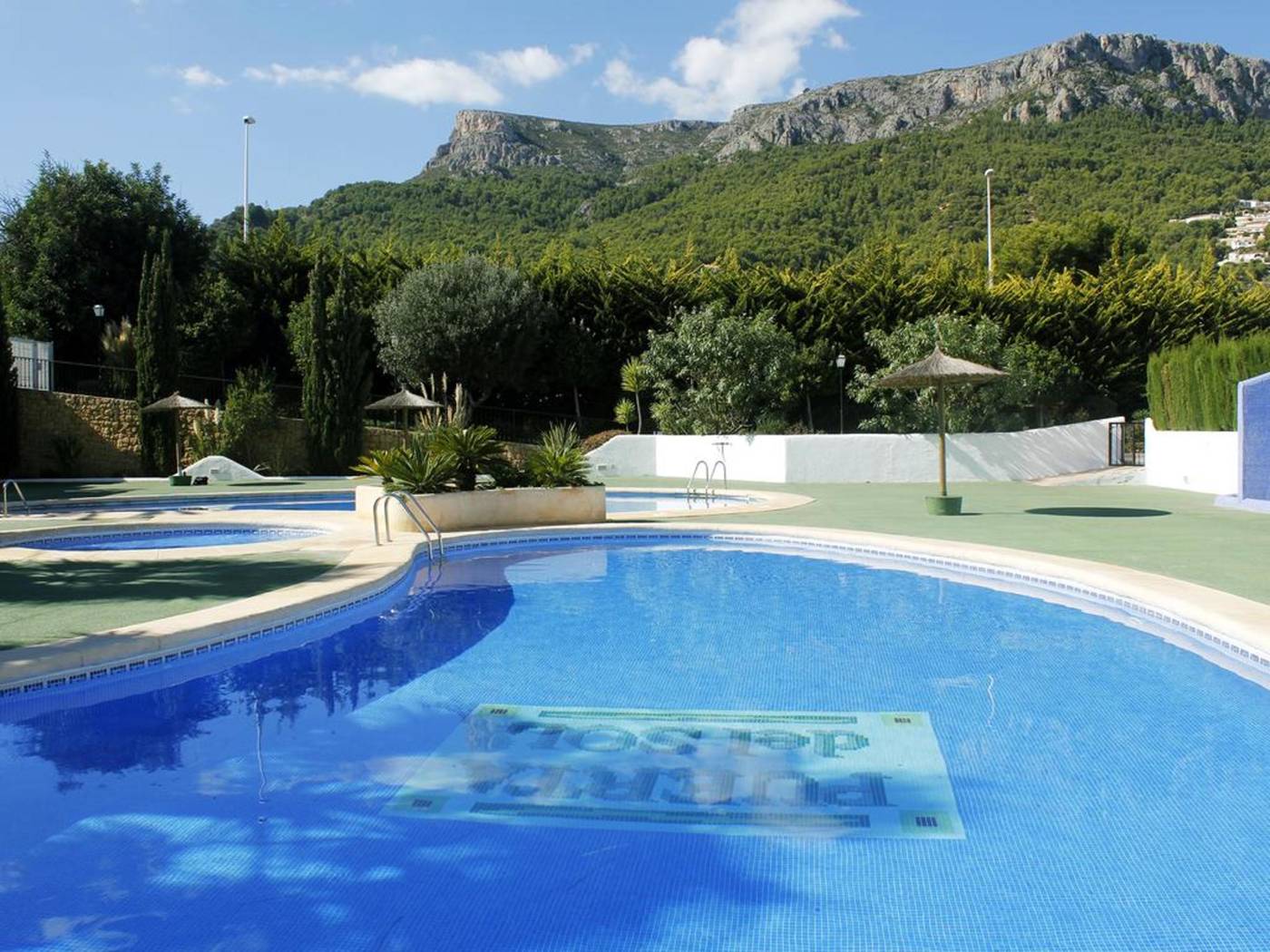 Puerta-del-Sol-Apartamentos-Pool-2