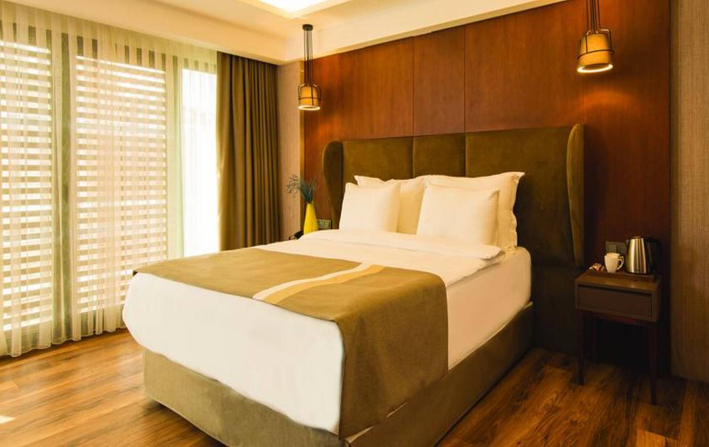 Blueway-Historical-Hotel-Room-10