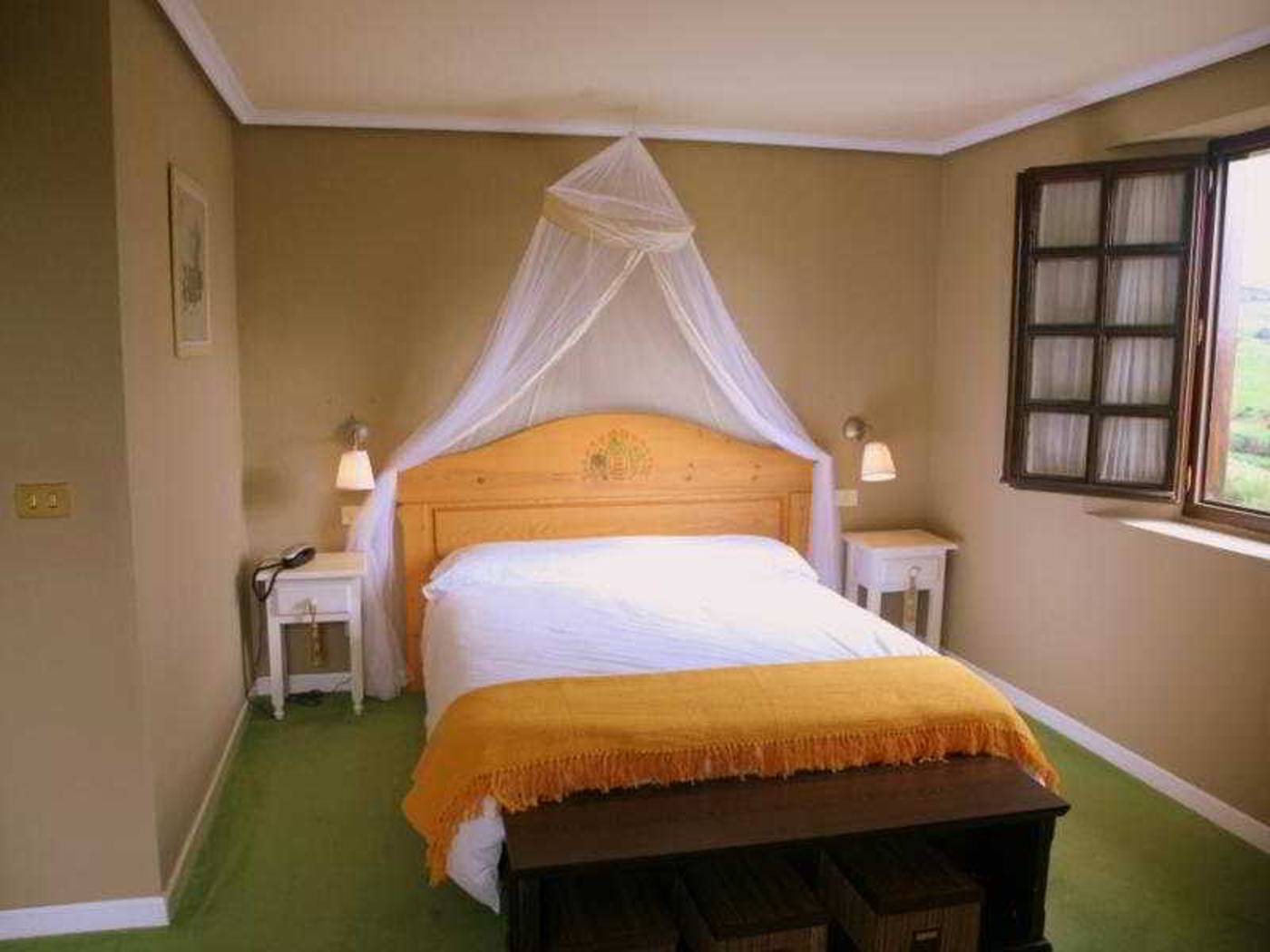 Colegiata-Spain-SANTILLANA DEL MAR-Room-6