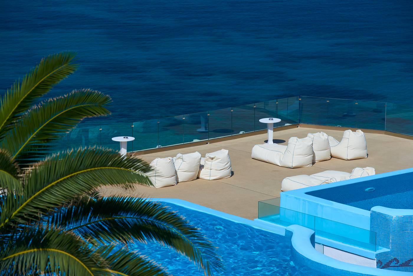 Saint-John-Hotel-Villas---Spa-Pool-7