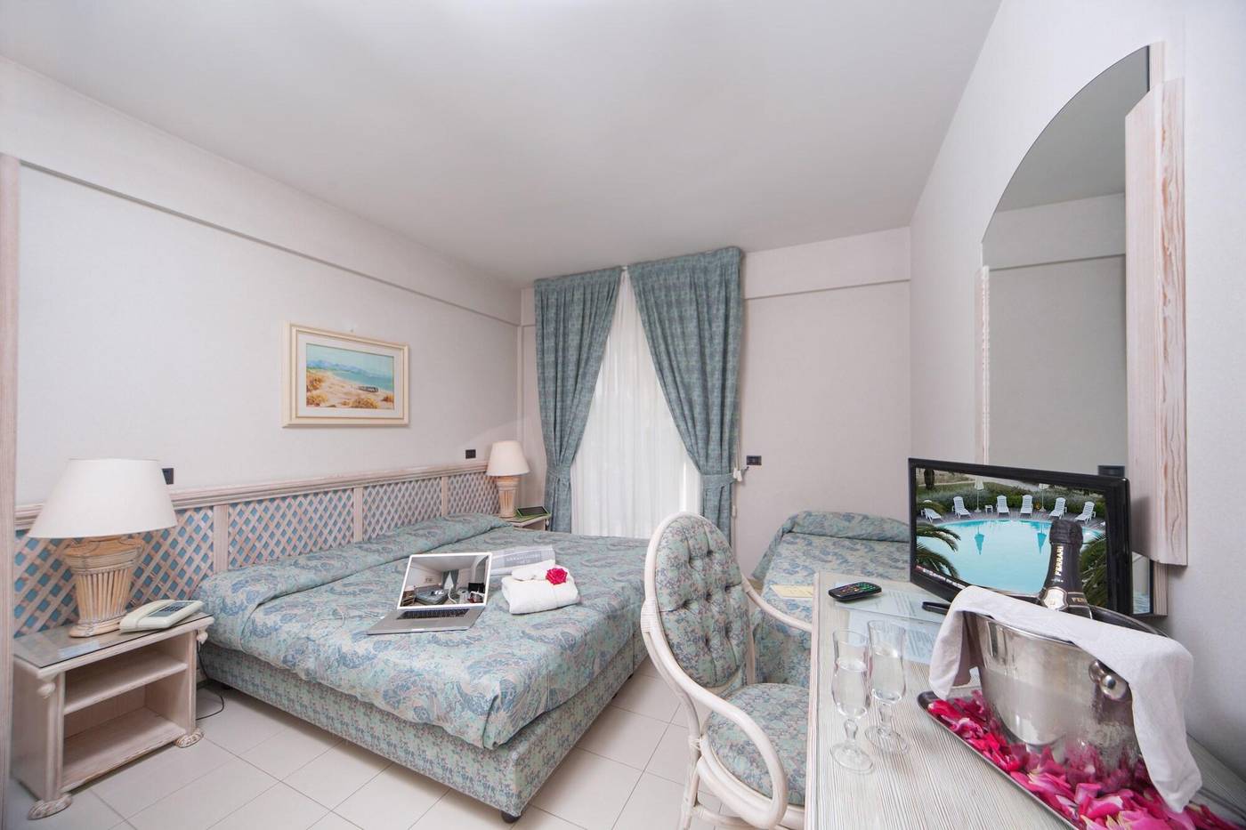 Hotel-Ambasciatori-Room-8