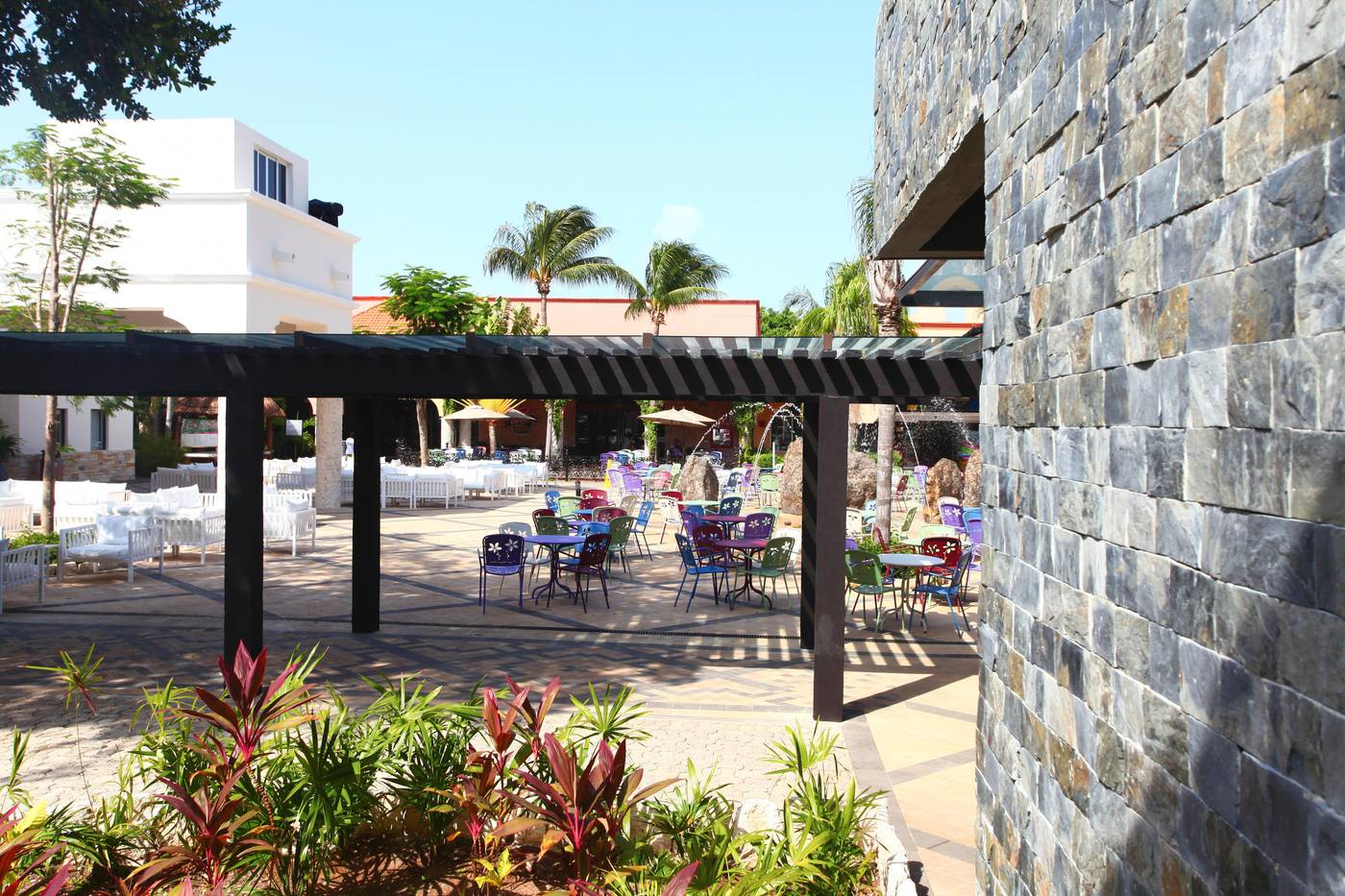 Sandos-Playacar-Beach-Resort-Bar-7