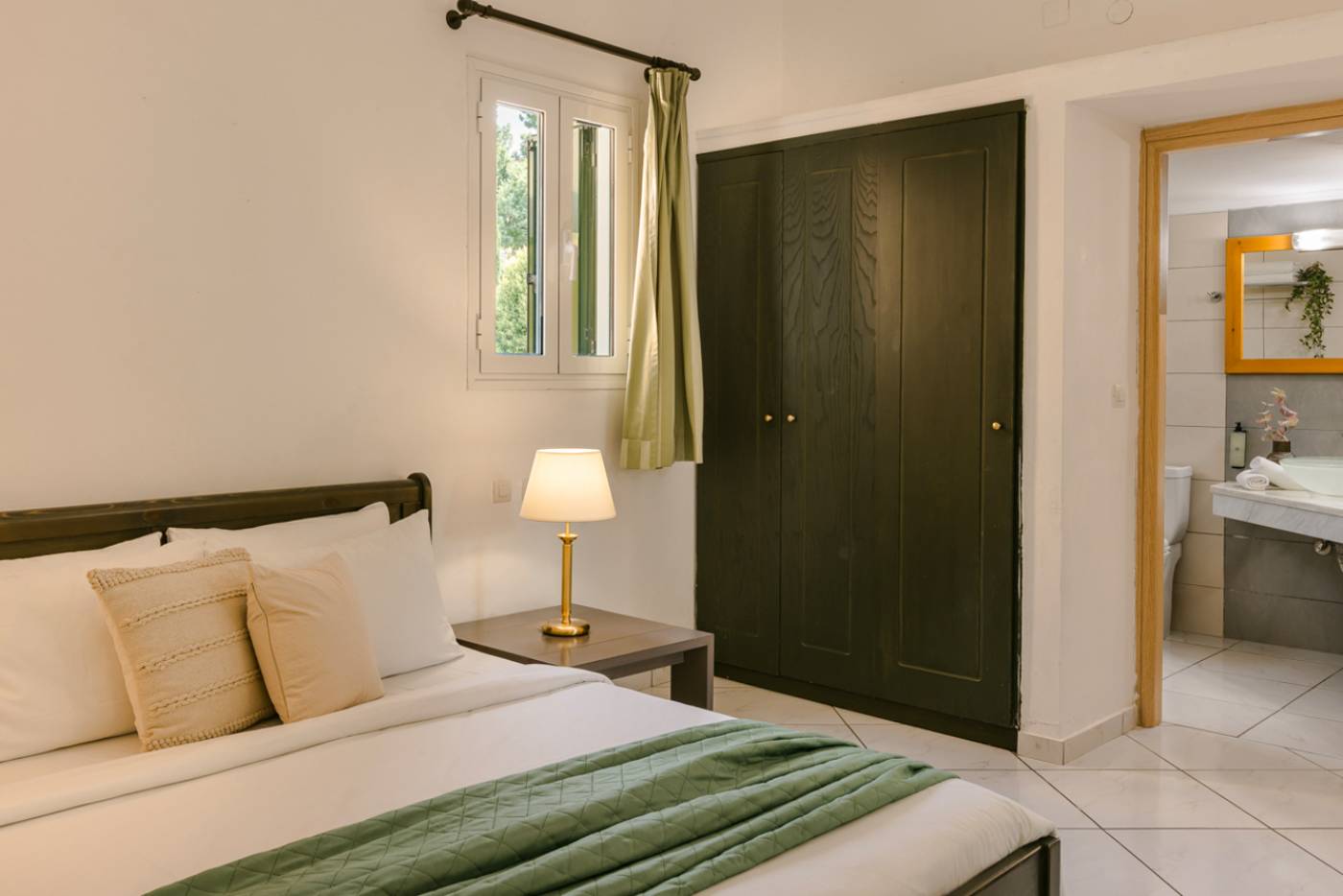 Century-Resort-Apartments-Room-37