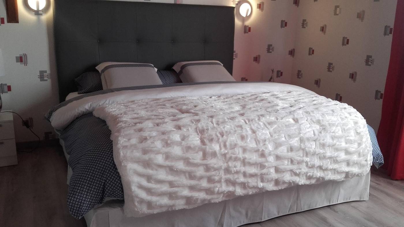 Chambre Du Jardin Fleuri-France-SAINT-AUBIN-LES-ELBEUF-General view-1