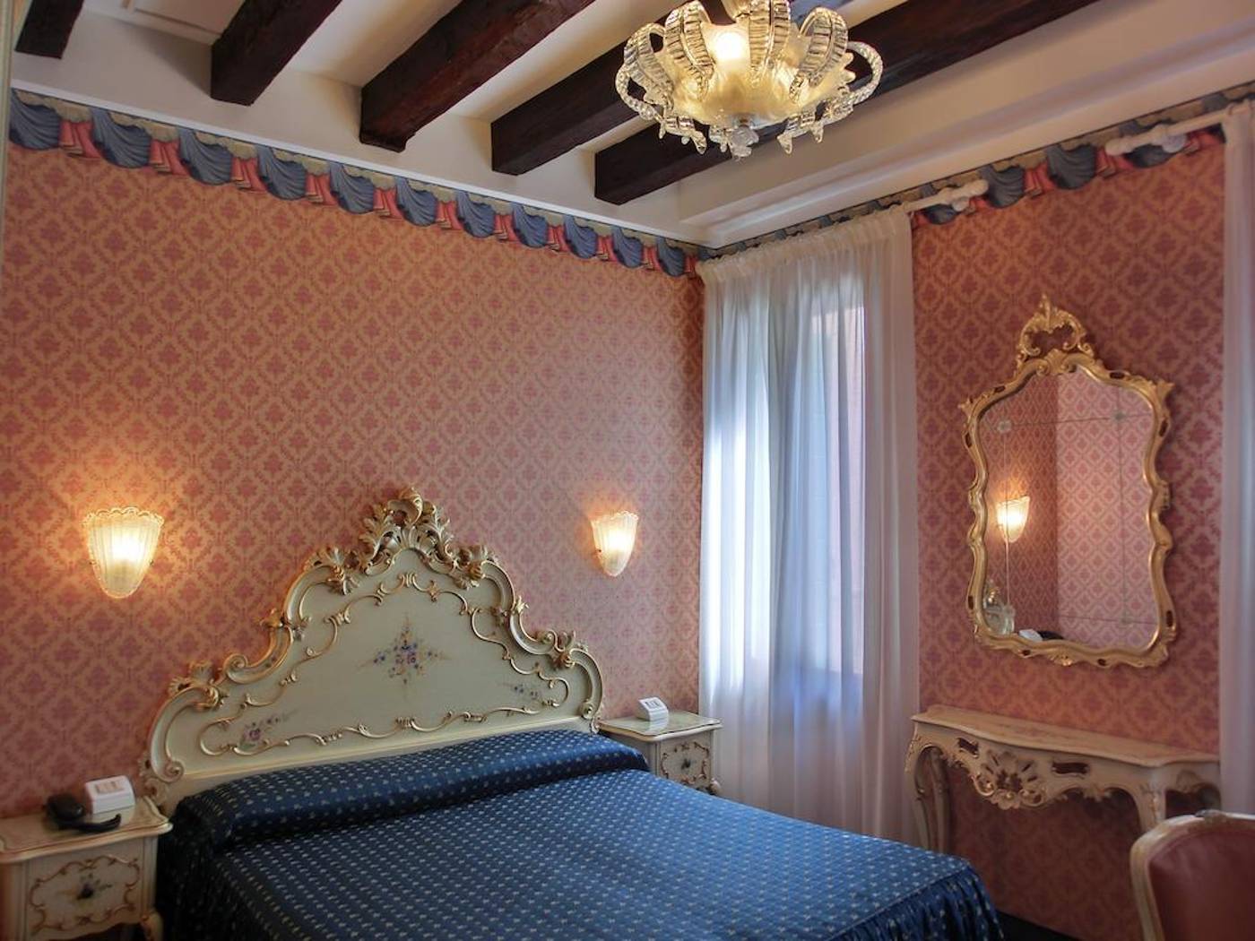 Hotel-Diana-Room-4