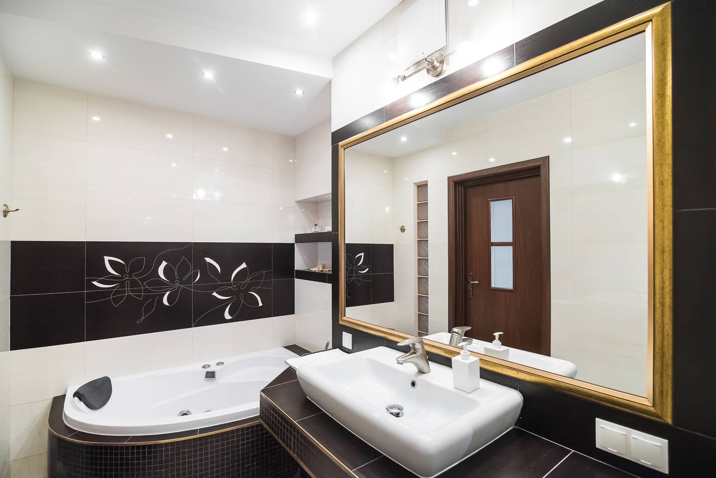 Senator-Warsaw-Apartments-Room-43