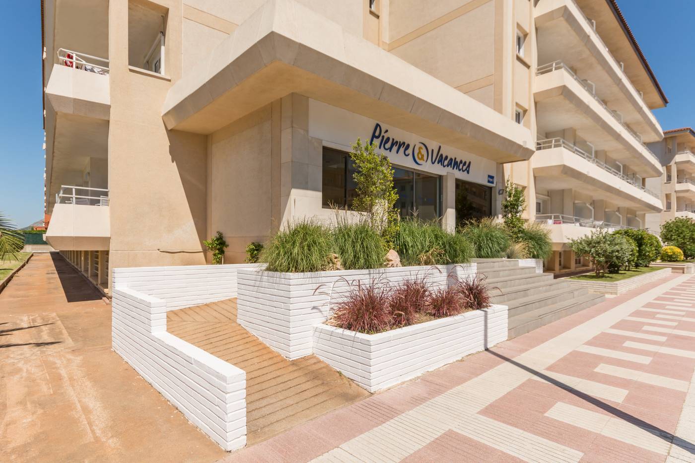 Pierre-et-Vacances-Estartit-Playa-General-view-12