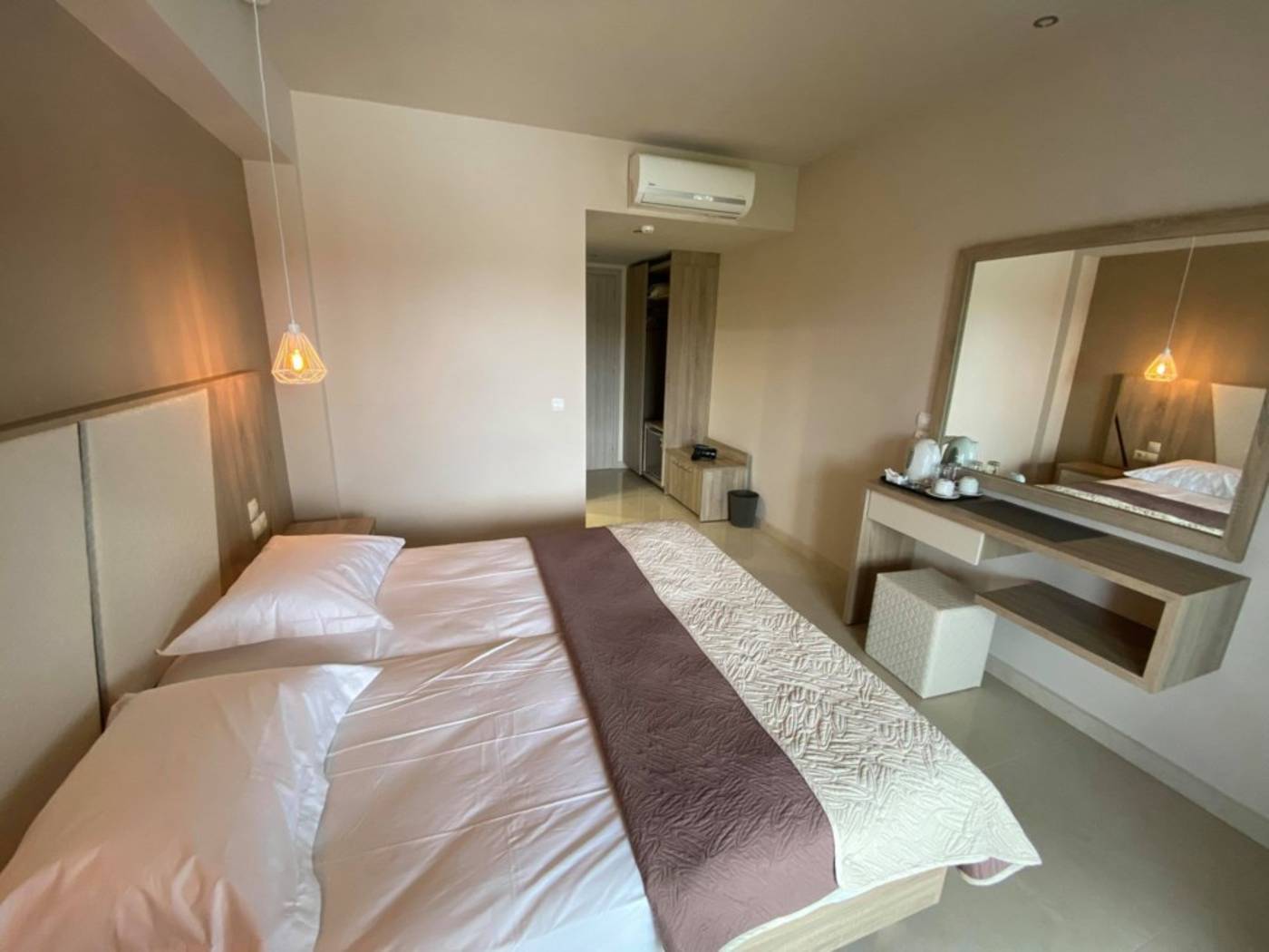 Eleni-s-Garden-Room-26