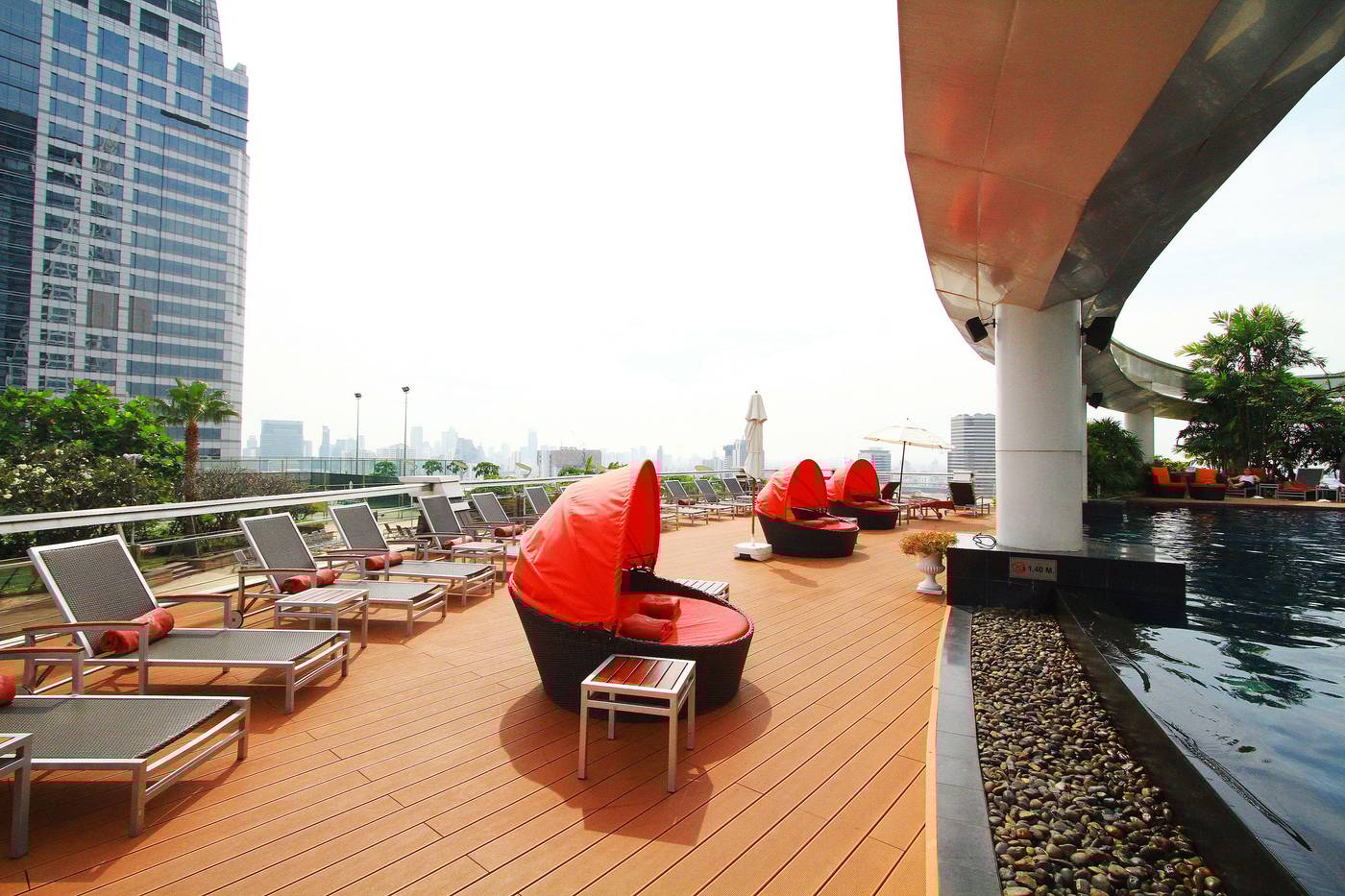 Centara-Grand-at-CentralWorld-Pool-98
