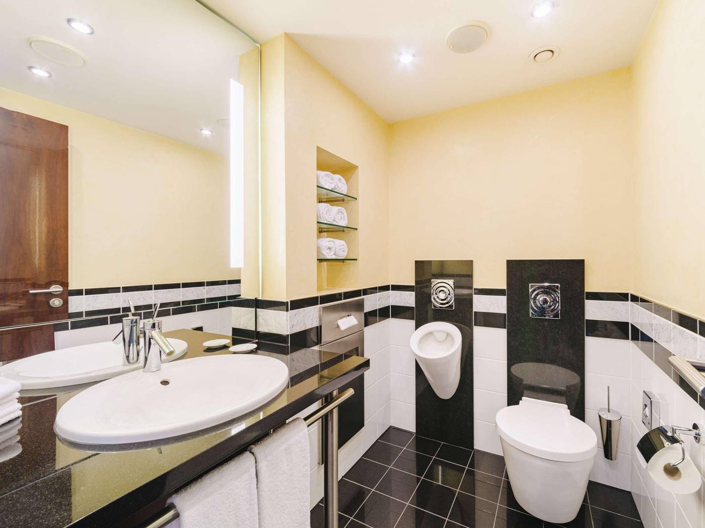 Pullman-Berlin-Schweizerhof-Room-35