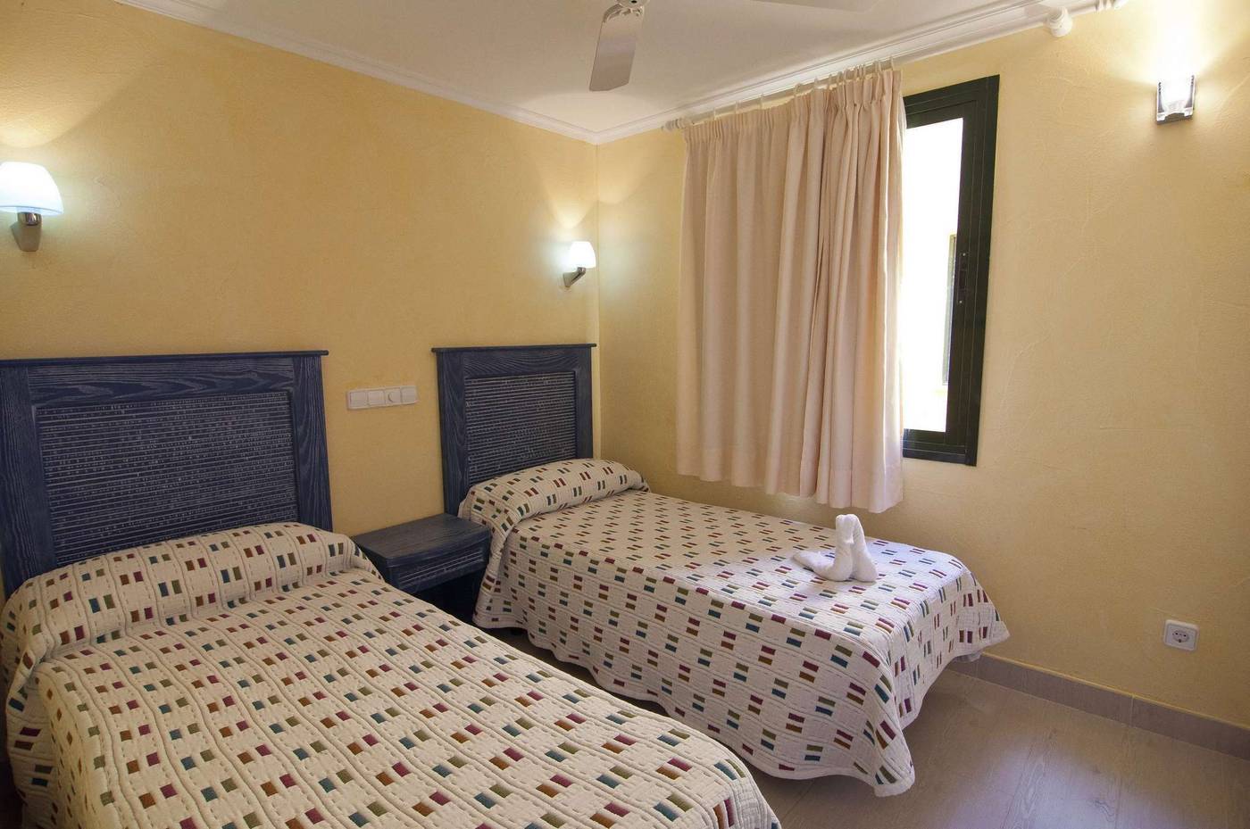 Royal-Son-Bou-Family-Club-Room-36