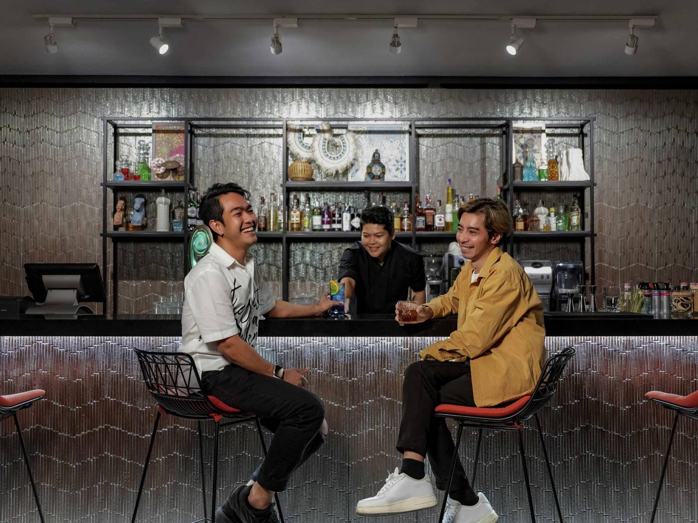 ibis-Styles-Bangkok-Silom-Bar-26