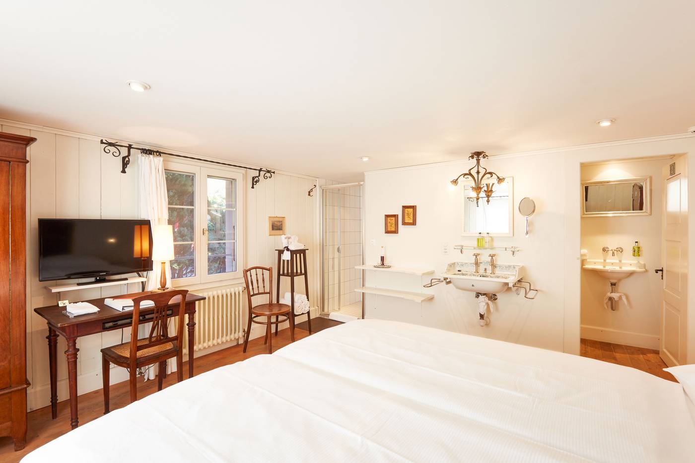 Boutique-Hotel Schluessel-Switzerland-Beckenried-Room-5