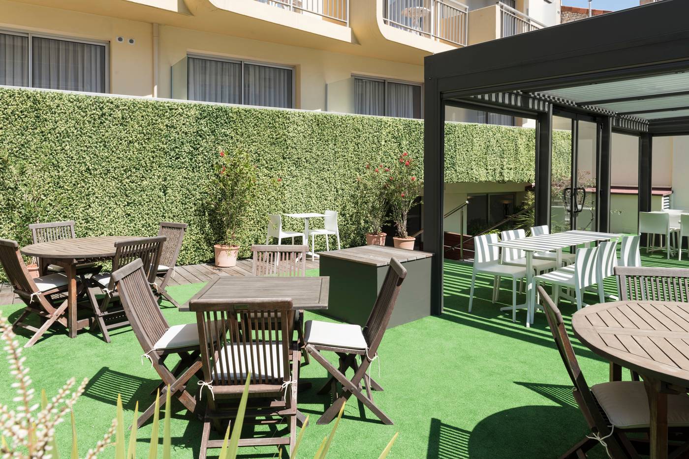 Hotel-Abrial-Cannes-Centre-Terrace-3