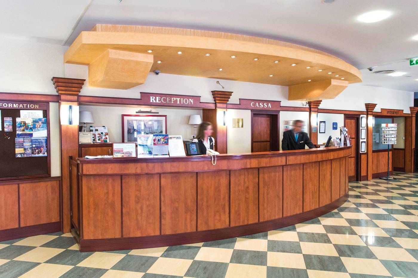 Hotel-Erzsebet-City-Center-Lobby-15