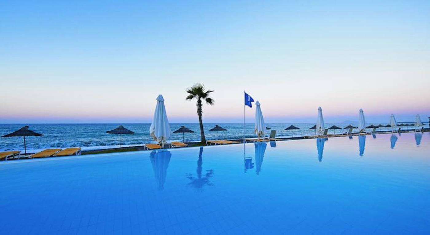 Grand-Bay-Beach-Resort-Pool-40