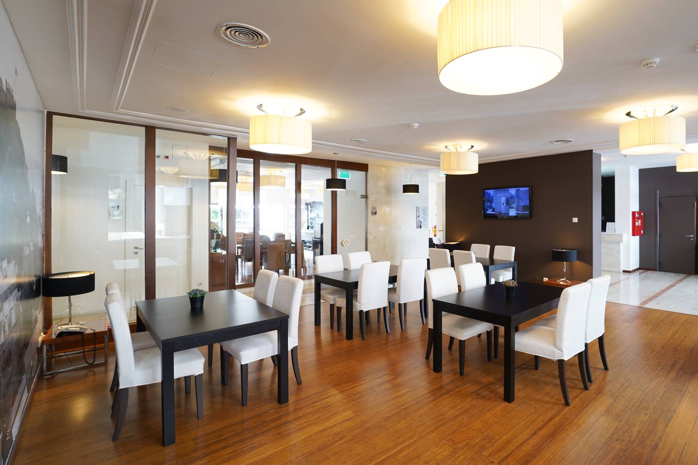 Legendary-Lisboa-Suites-Bar-9