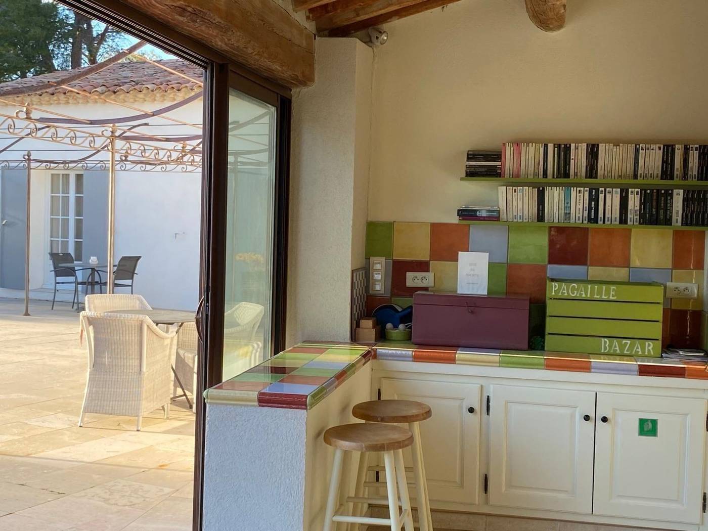 Une Pause En Provence-France-LE BEAUSSET-General view-7