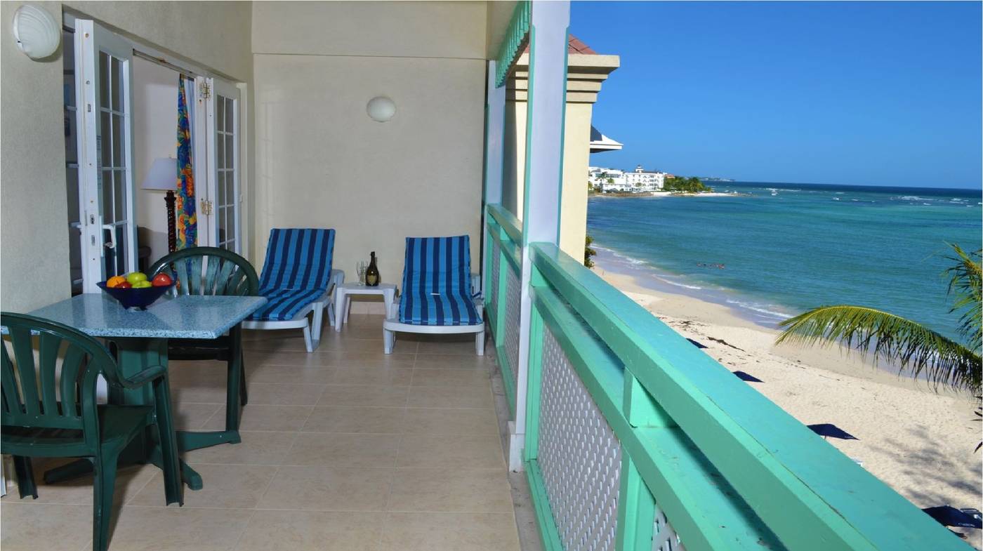 Coral-Mist-Beach-Hotel-Room-23