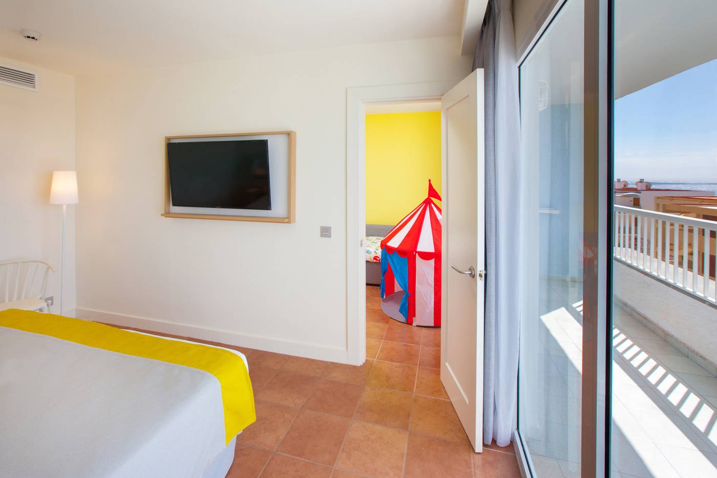 Abora-Interclub-Atlantic-by-Lopesan-Hotels-Room-35