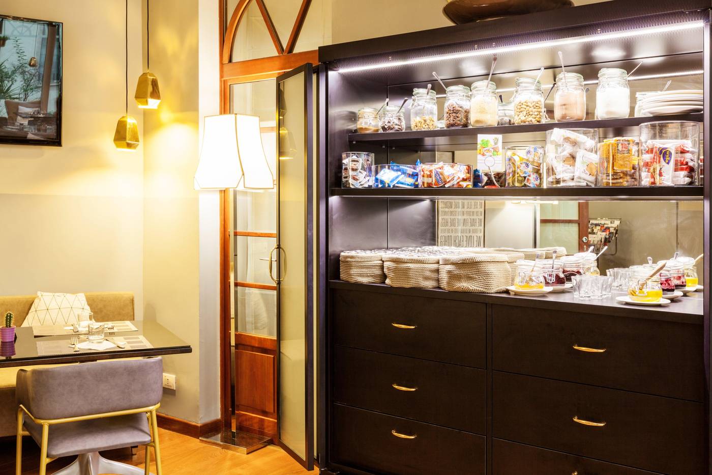 Holiday-Inn-Milan-Garibaldi-Station-Restaurant-15