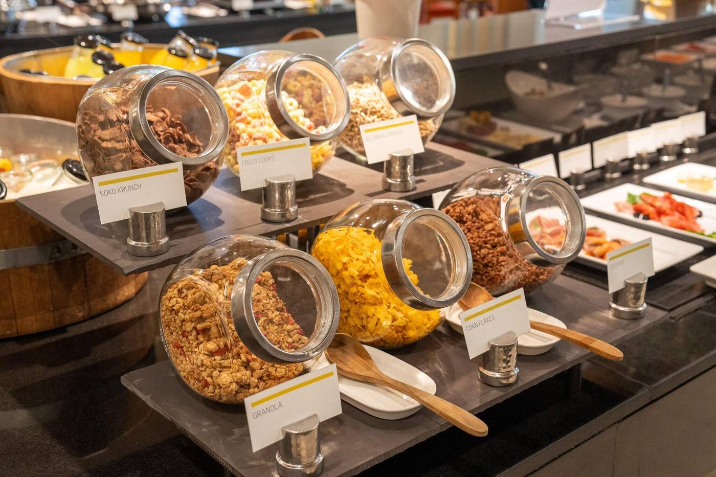 Holiday-Inn-Resort-Phuket-Mai-Khao-Beach-Restaurant-58