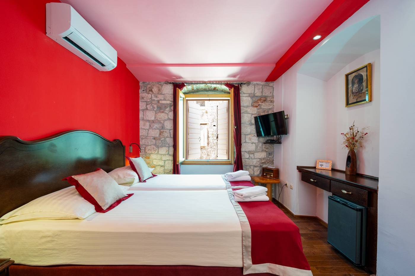 HOTEL-TRAGOS-Room-16