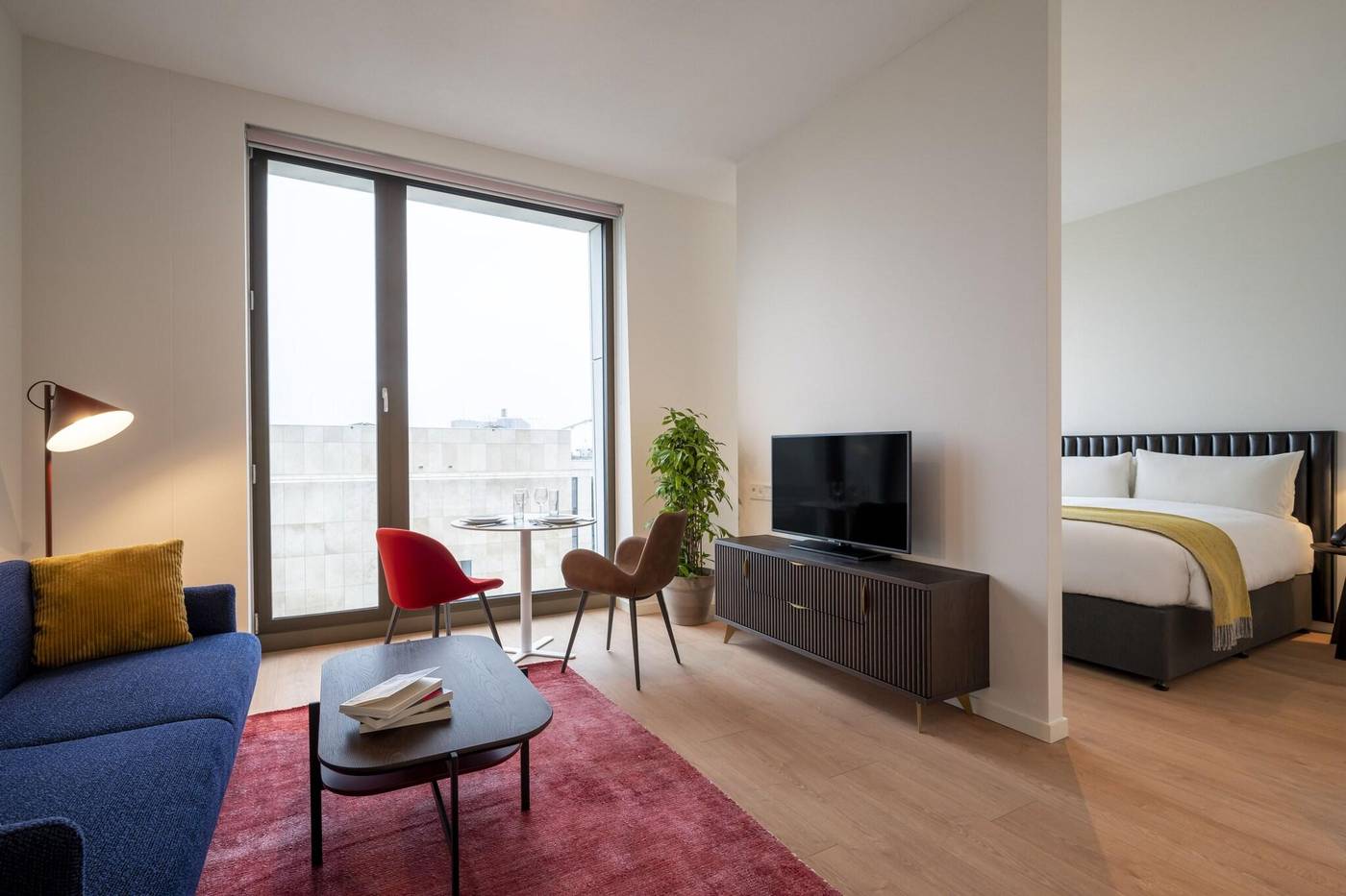 Premier-Suites-Plus-Amsterdam-Room-15
