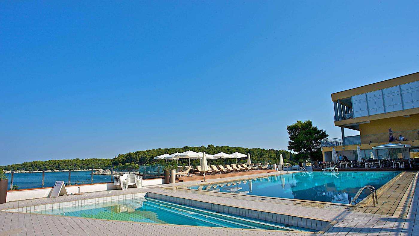 Splendid-Resort-Pool-4