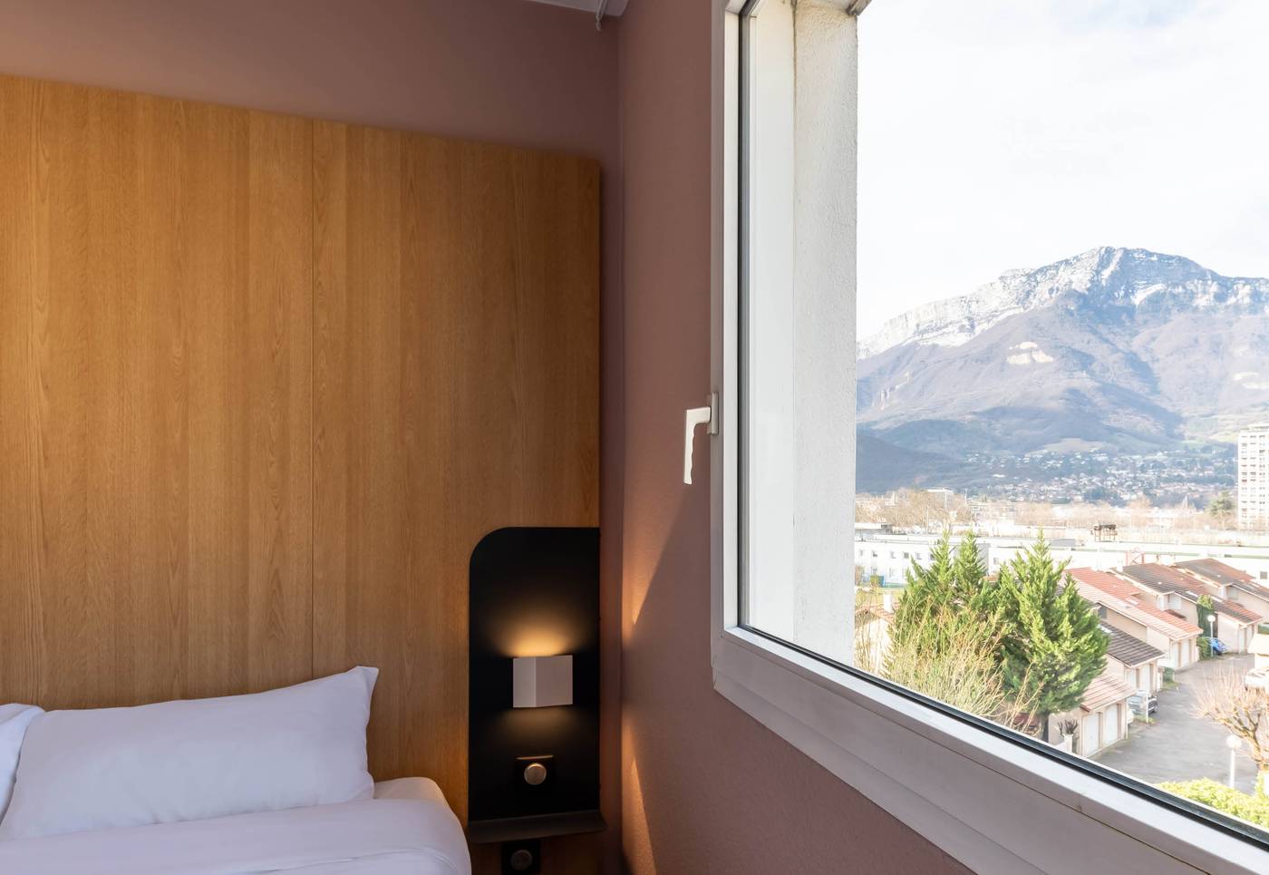 B&B HOTEL Grenoble Centre Verlaine-France-GRENOBLE-Room-9