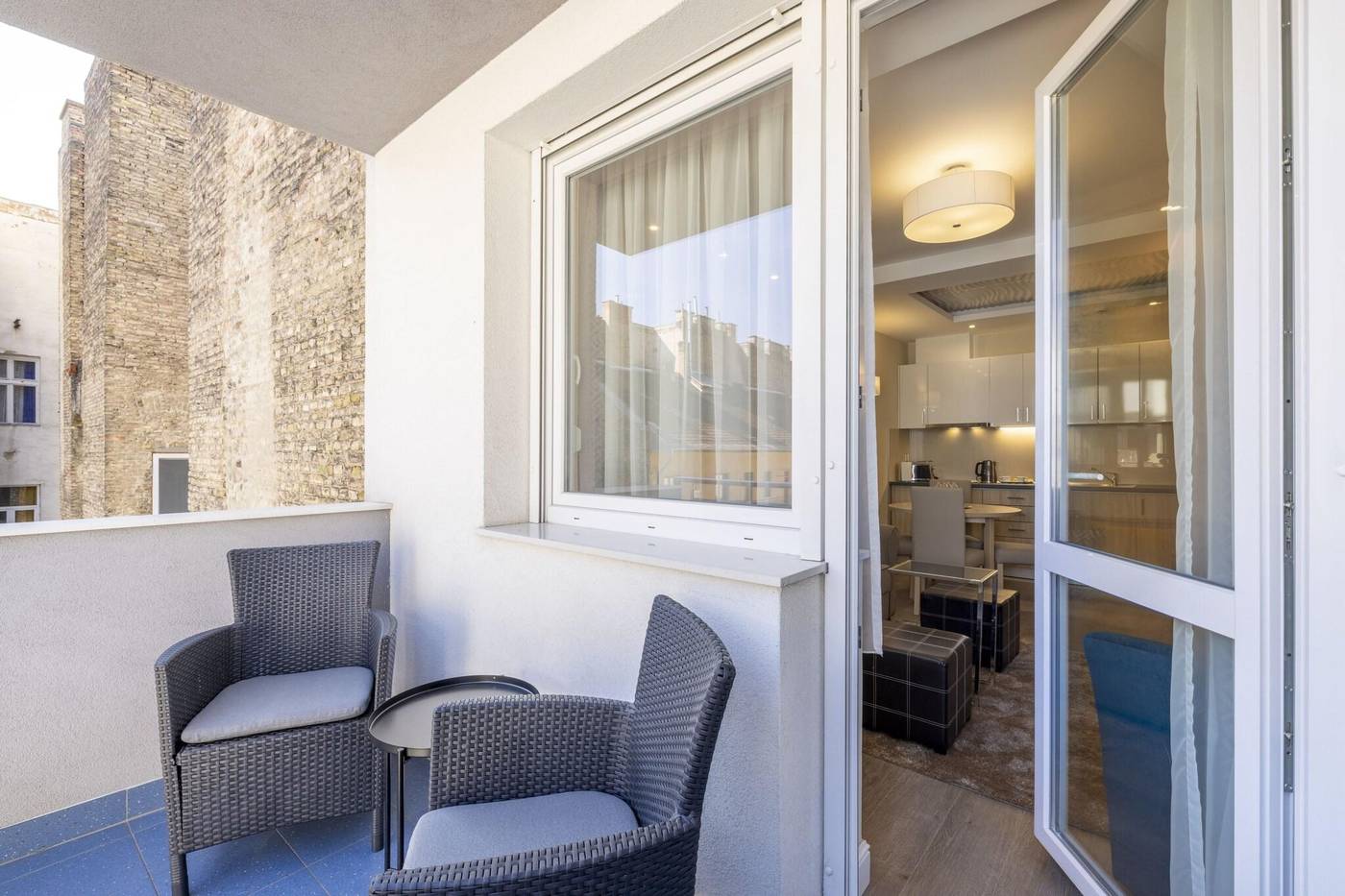 Silver-Crown-Hotel---Residence--Palace-Quarter-Terrace-2