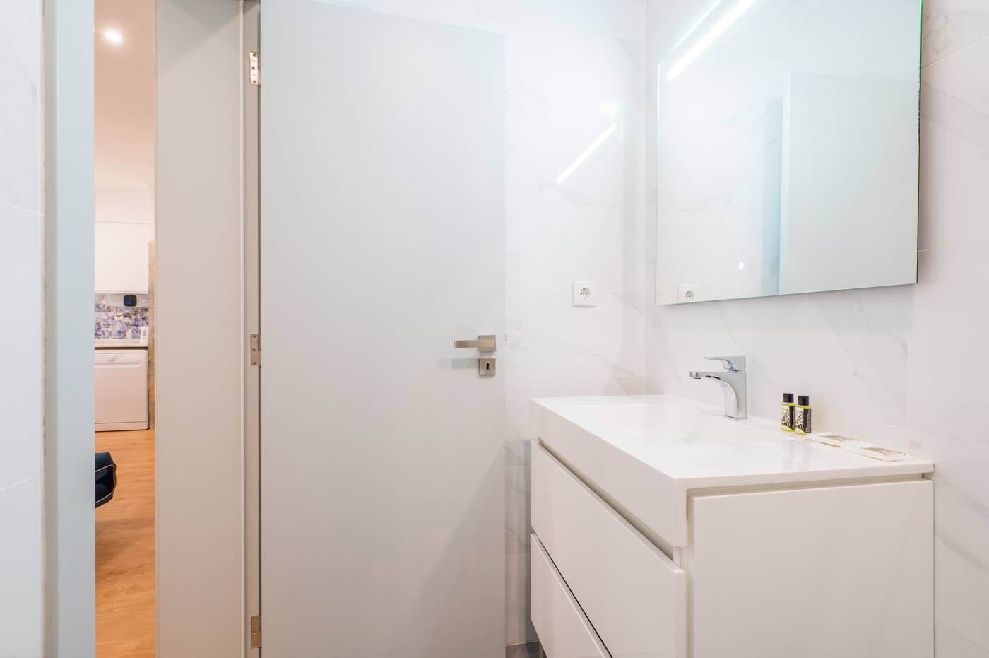 Via-Augusta-129-Room-46