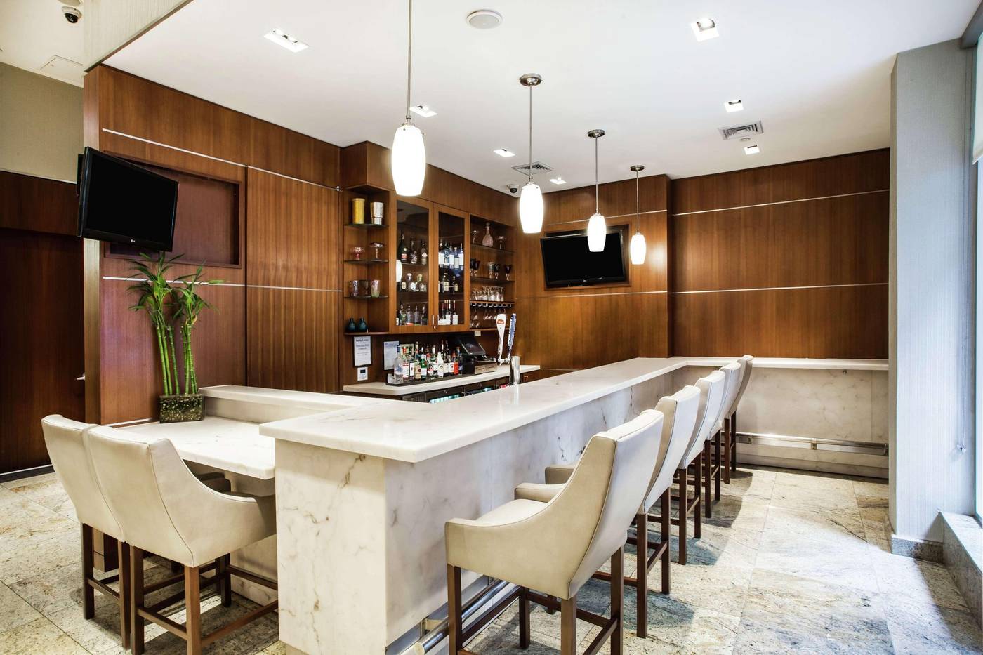 Hilton-Garden-Inn-NY-West-35-Street-Bar-3