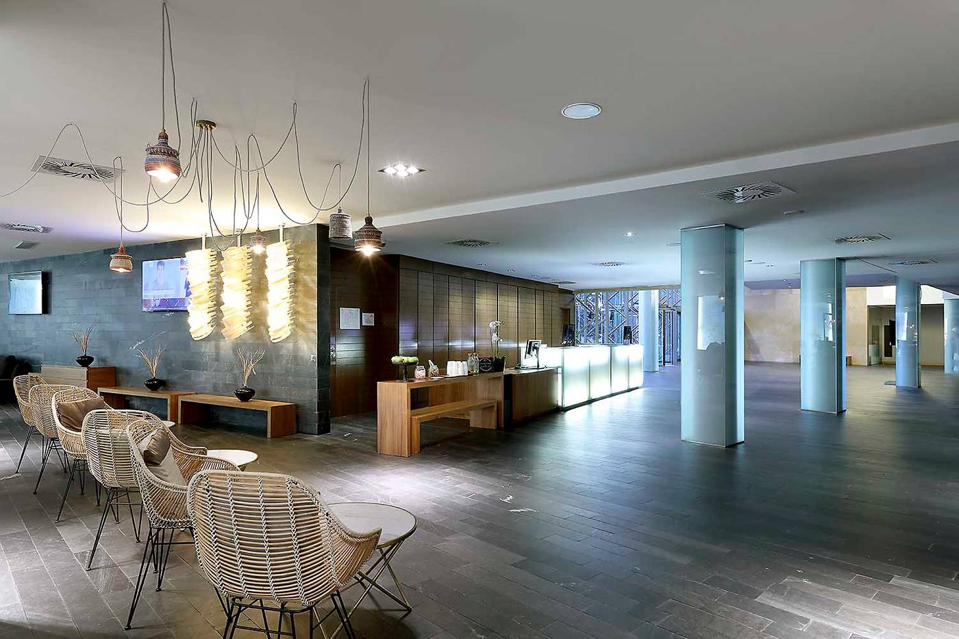 Rafaelhoteles-Madrid-Norte-Lobby-13