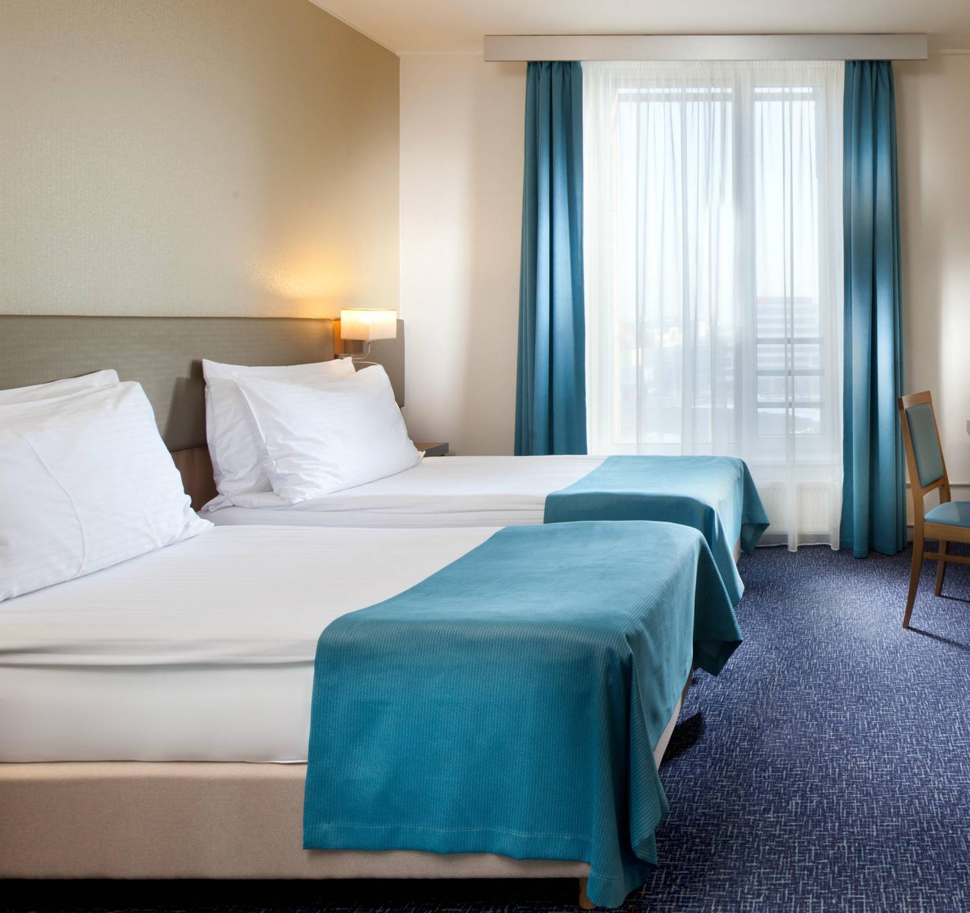 Holiday-Inn-Prague-Congress-Centre-Room-32