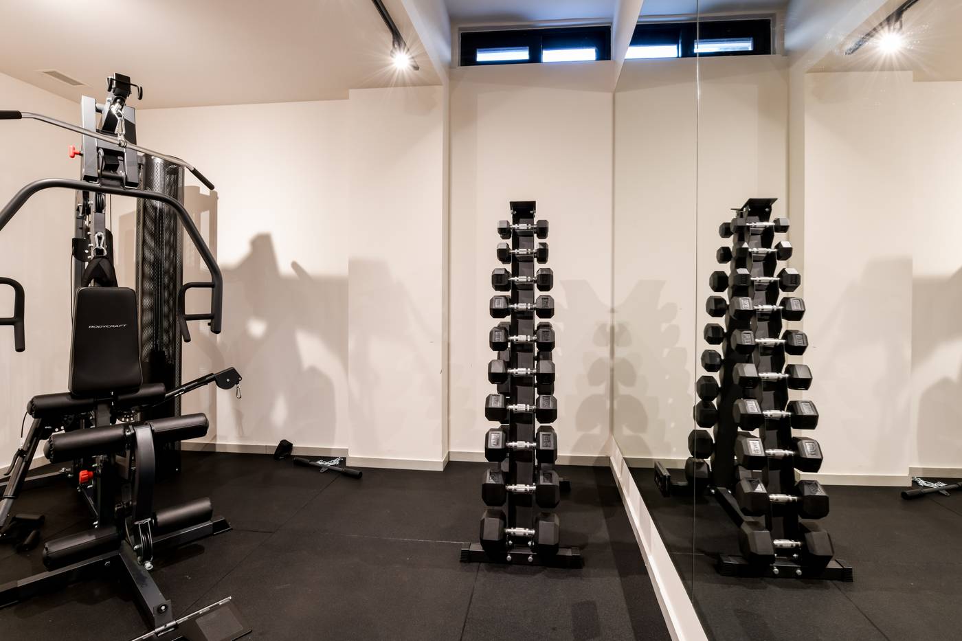 Canadian-Hotel-Sports-and-Entertainment-63