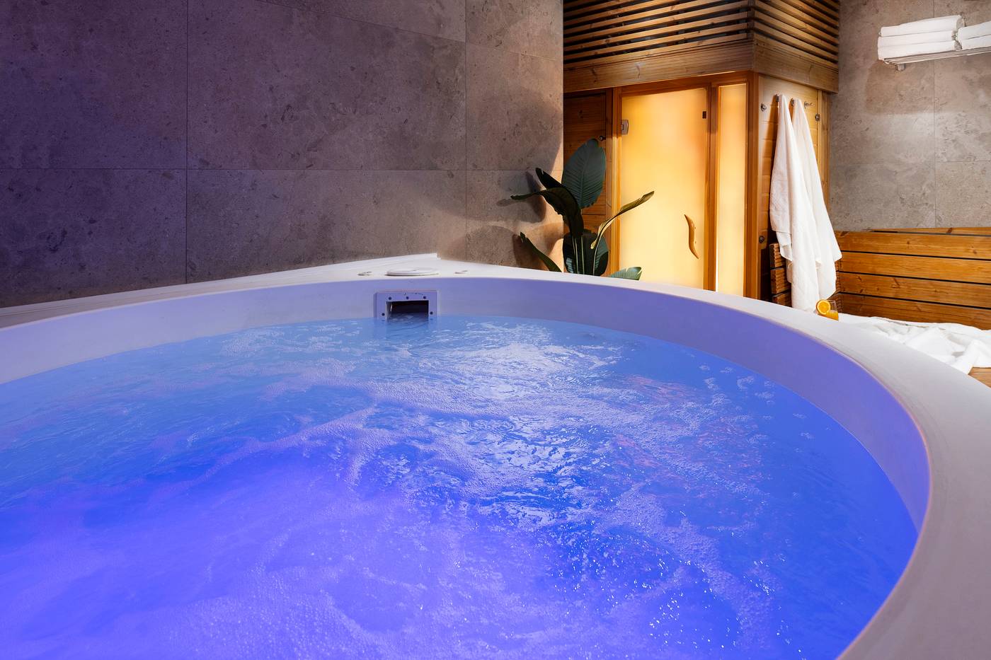 Bo18-Superior-Hotel-Pool-64