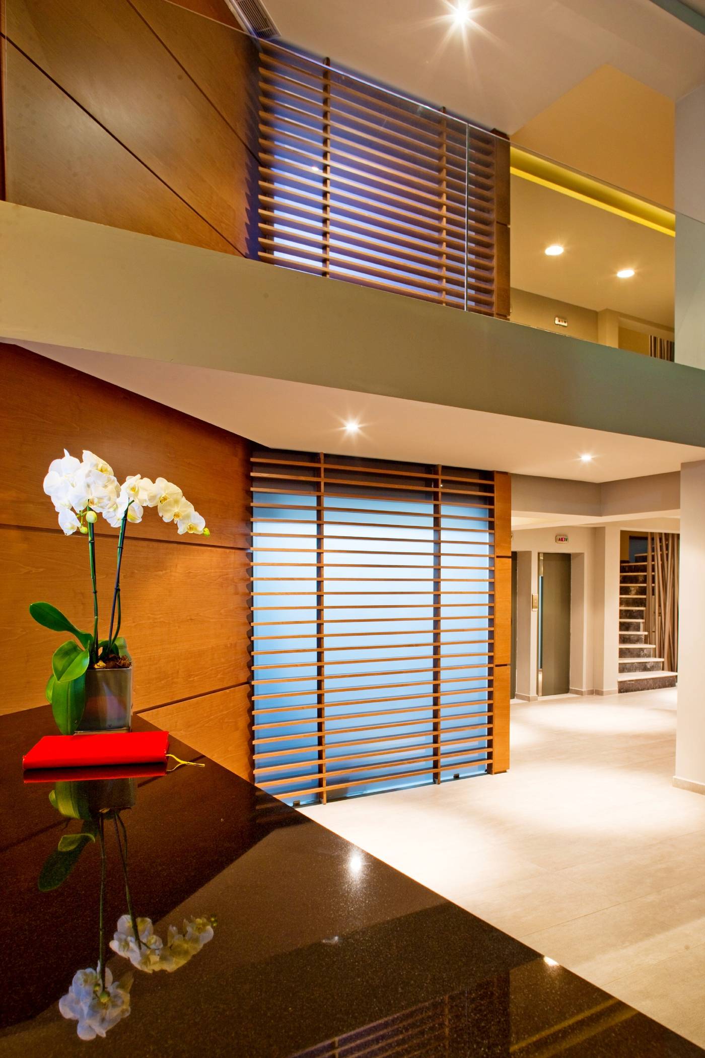 Oktober-Downtown-Boutique-Hotel-Lobby-36