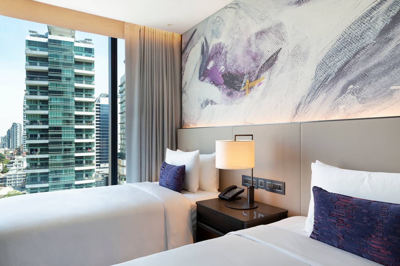 Carlton-Hotel-Bangkok-Sukhumvit-Room-38