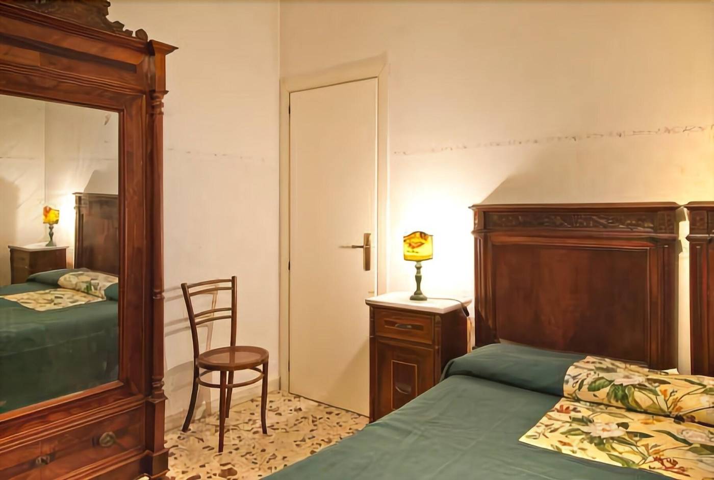 Villa-Fiorita-Room-14