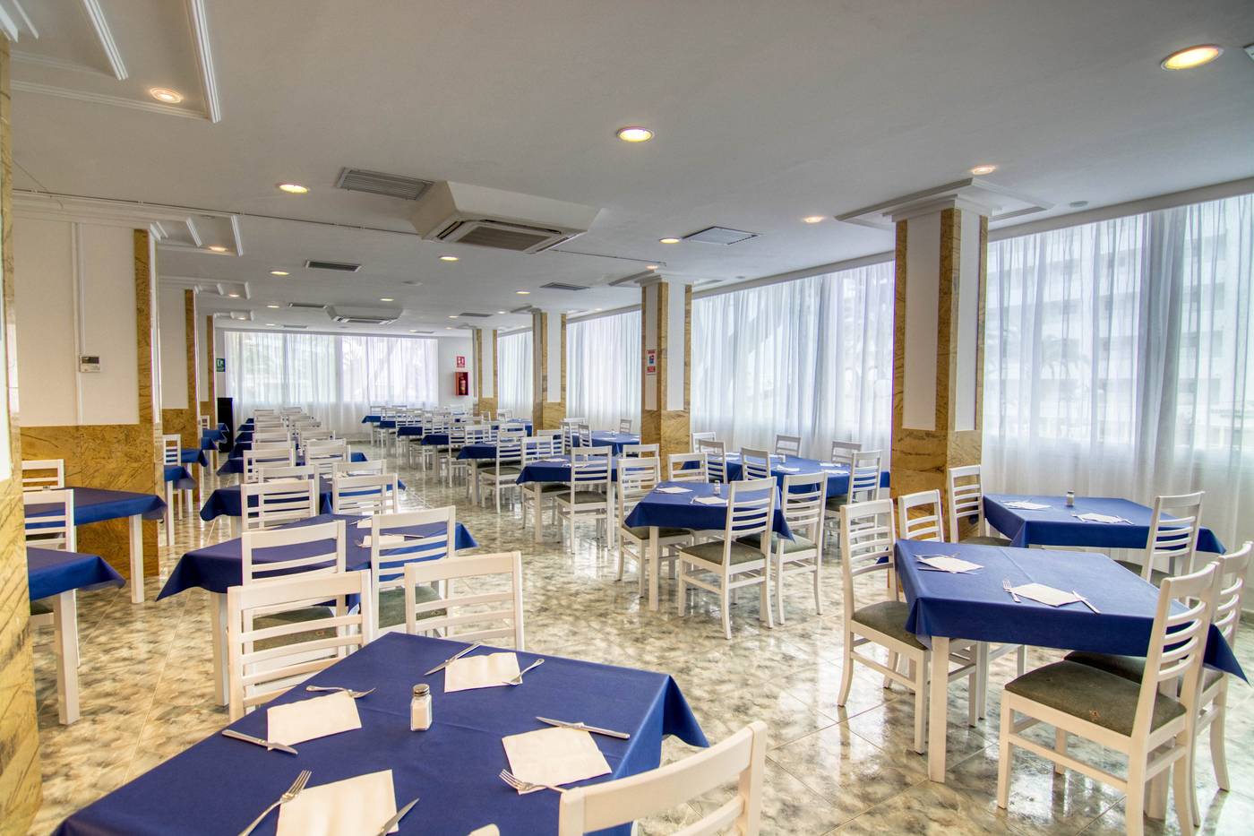 AzuLine-Hotel-Coral-Beach-Restaurant-32