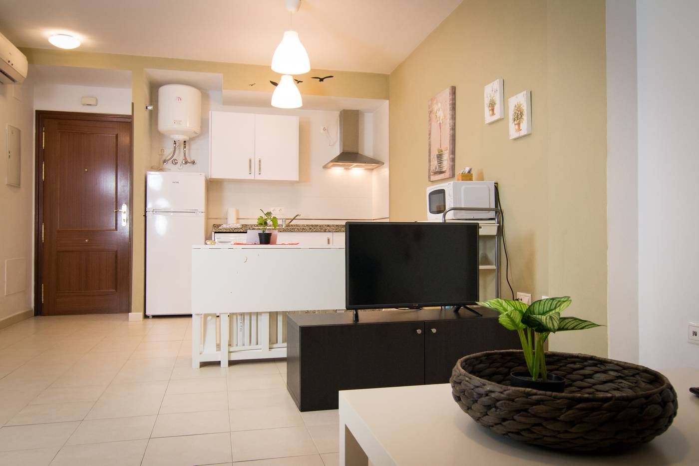 Holidays2Malaga-Studios-Mena-Room-12
