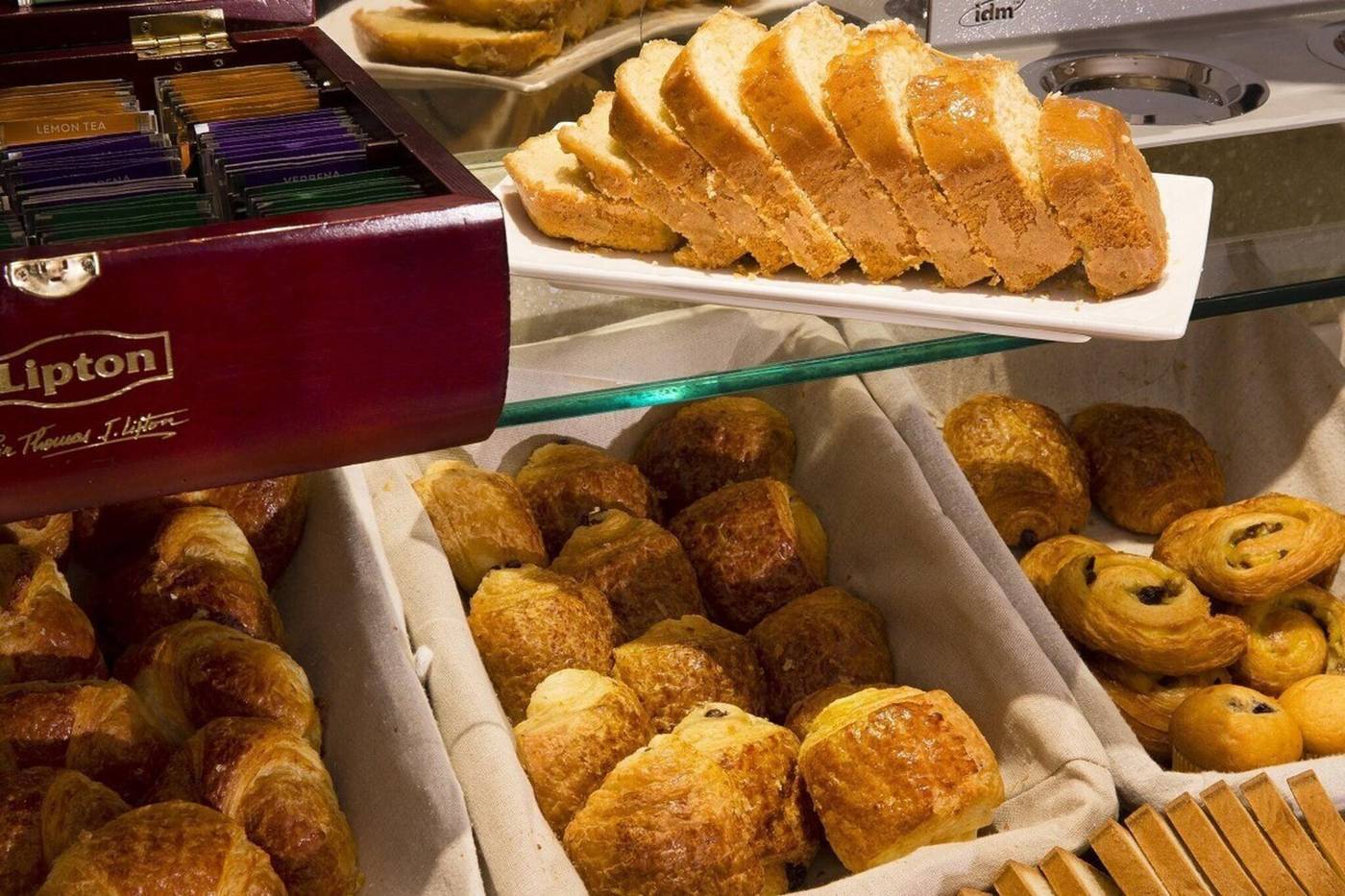 Europe-Tour-Eiffel-Restaurant-40