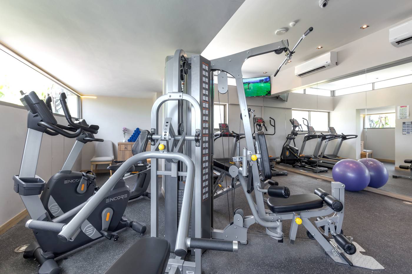 Oakwood-Hotel-Journeyhub-Phuket-Sports-and-Entertainment-33