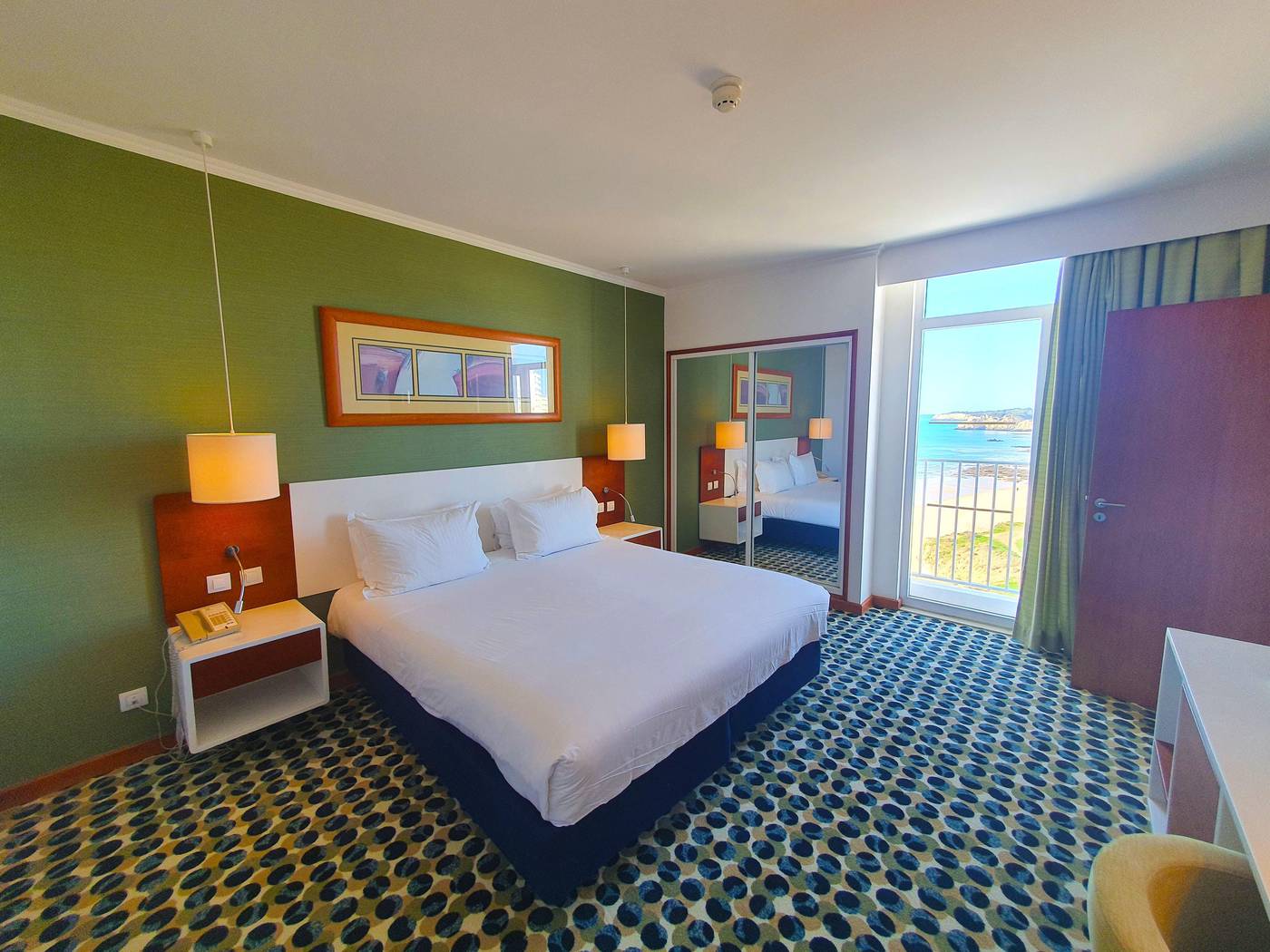 Holiday-Inn-Algarve-Room-10