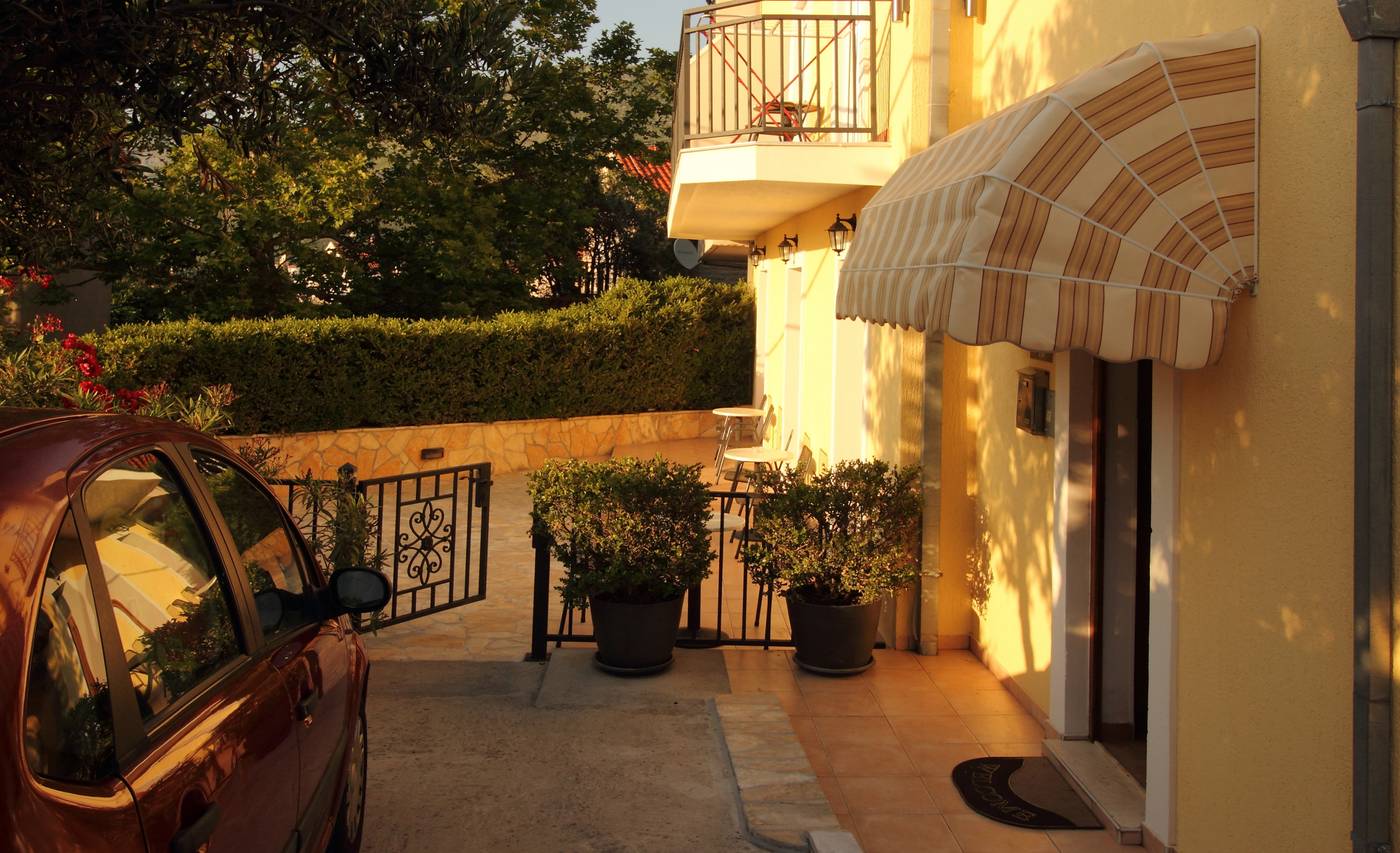 Bacan-Serviced-Apartments-Terrace-4