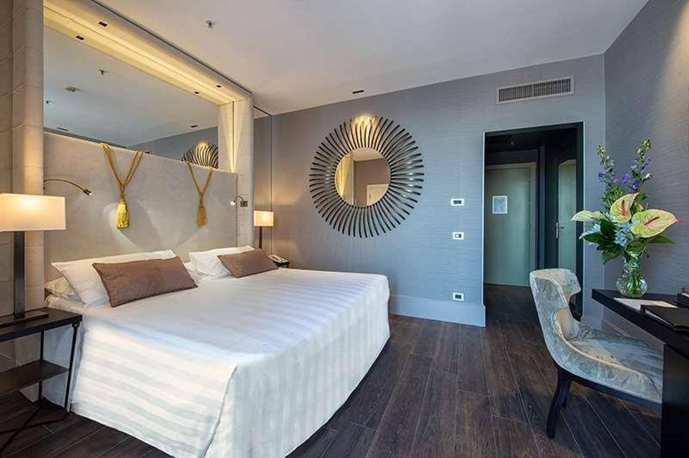 Sina-Bernini-Bristol--Autograph-Collection-Room-49