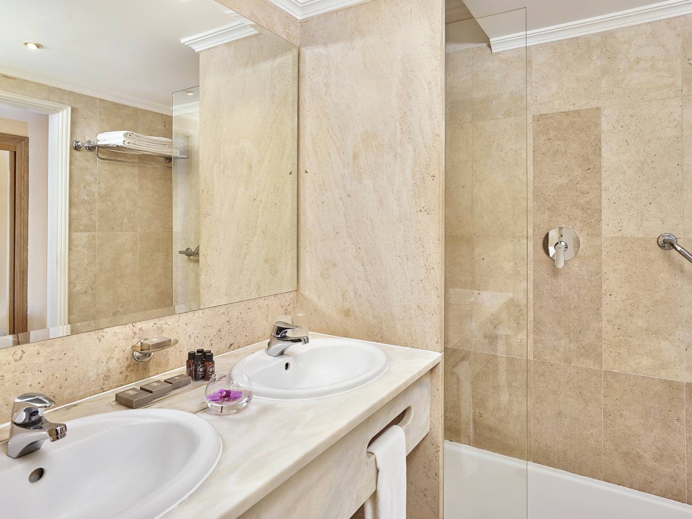 Ria-Park-Garden-Room-22